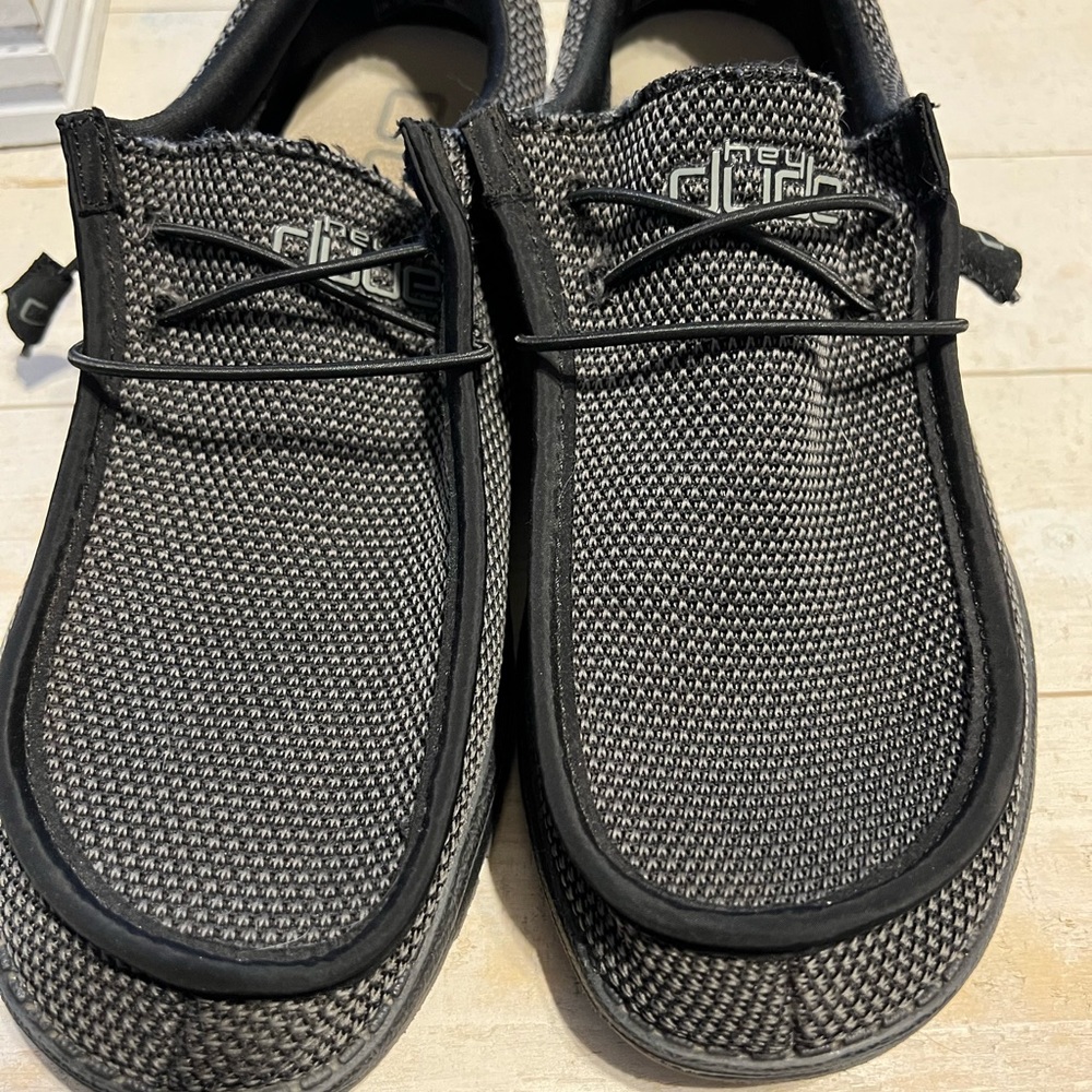 Black Mens size 11 Hey Dudes
